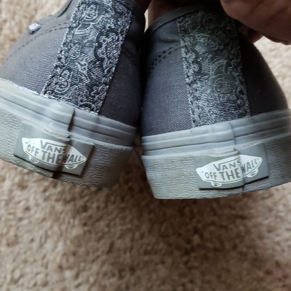 Gray Van - Picture 2 of 3